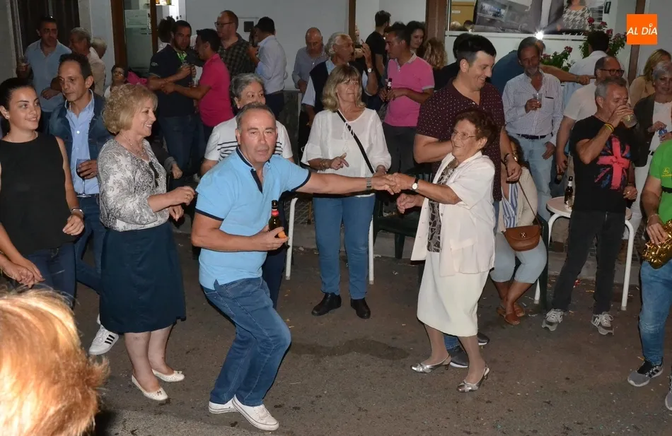 Foto 5 - Manolo y Eusebia festejan su jubilaci&oacute;n tras casi medio siglo al frente del Bar Monte-Carlo  