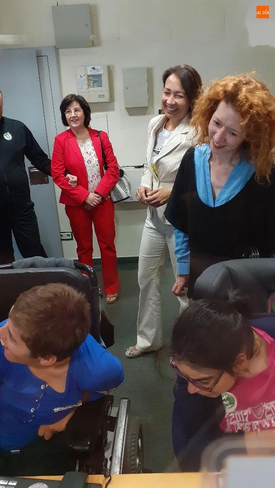 Foto 2 - El Ayuntamiento de Salamanca subvenciona un autob&uacute;s adaptado para ASPACE