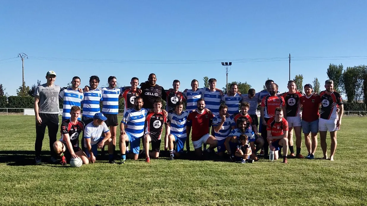 Jugadores de A Coruña Fillos de Breogán y Madrid Harps, ayer en Villoruela