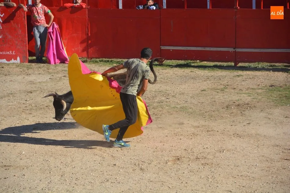 Foto 7 - Santiz disfruta de su domingo `torero&acute; en el d&iacute;a de su patr&oacute;n
