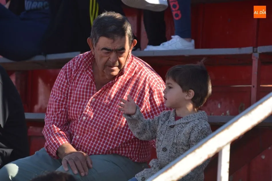 Foto 4 - Santiz disfruta de su domingo `torero&acute; en el d&iacute;a de su patr&oacute;n