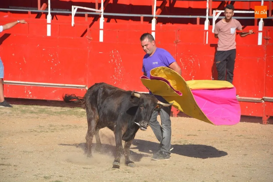 Foto 3 - Santiz disfruta de su domingo `torero&acute; en el d&iacute;a de su patr&oacute;n