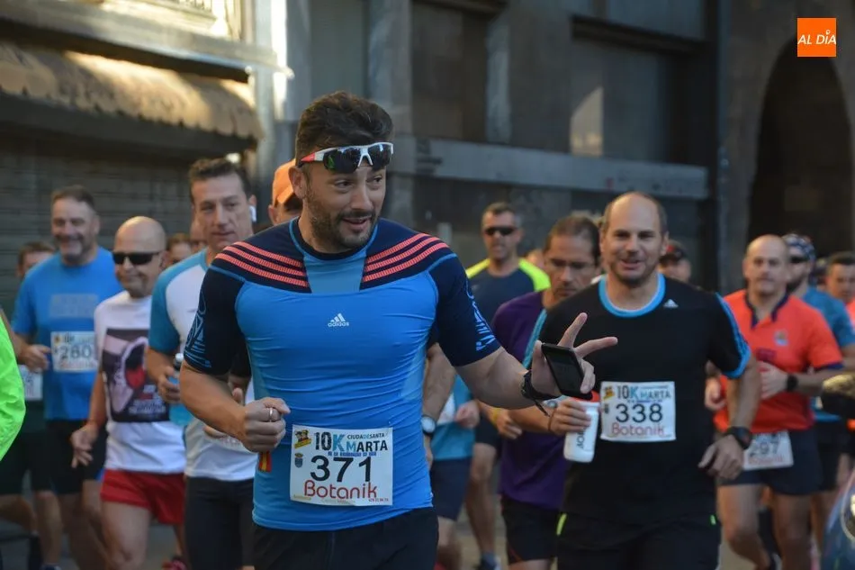 Foto 9 - Antonio Fraile y Lourdes Lobato vencen en la carrera con motivo del 175&ordm; Aniversario de la...