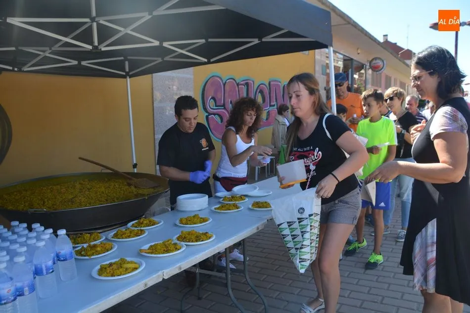Foto 11 - Los vecinos de Huerta Otea ya disfrutan de una soleada paella