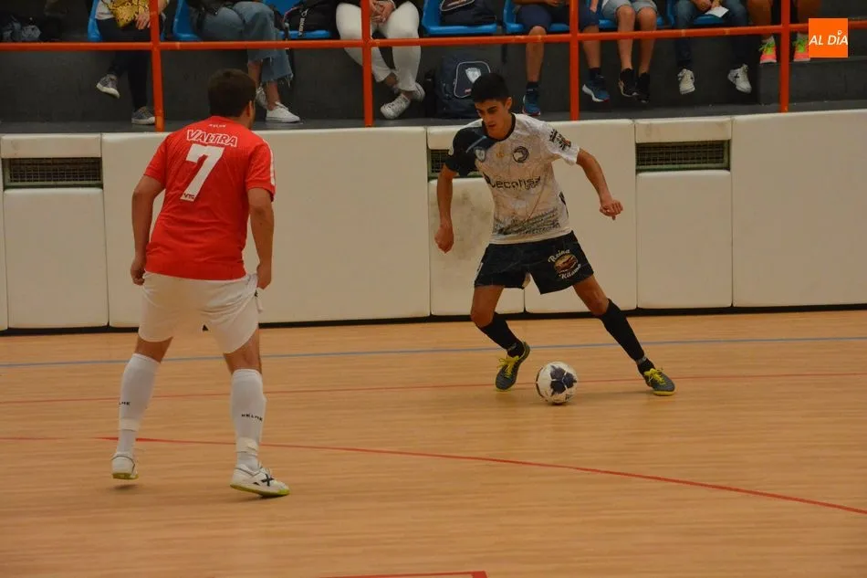 Foto 5 - El Salamanca FS Unionistas arranca la temporada con victoria (6-4)