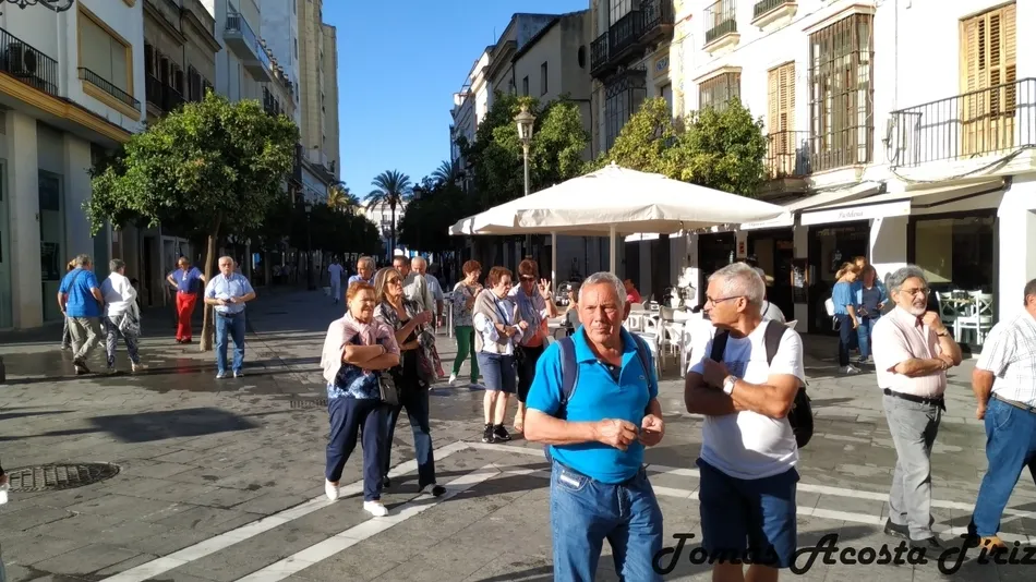 Foto 2 - Cerca de 70 jubilados de Navasfr&iacute;as y El Payo descubren la provincia de C&aacute;diz  