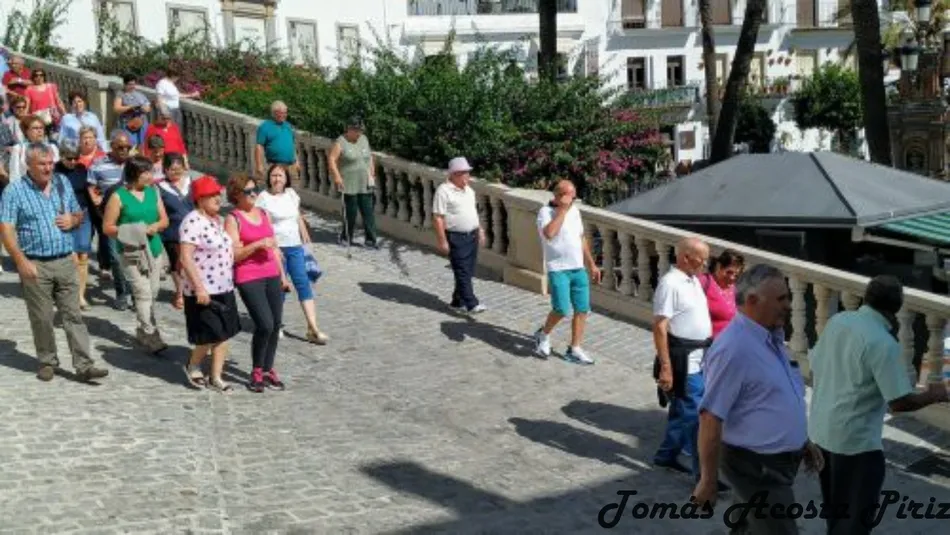 Foto 6 - Cerca de 70 jubilados de Navasfr&iacute;as y El Payo descubren la provincia de C&aacute;diz  