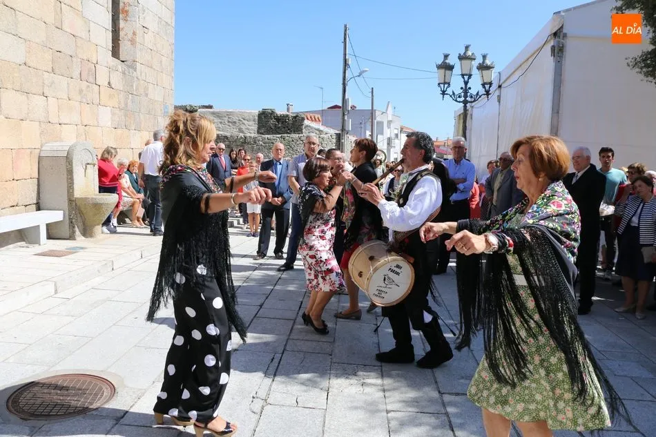 Foto 8 - Los sones de la gaita y el tamboril ponen la nota tradicional a las fiestas de San Miguel en...