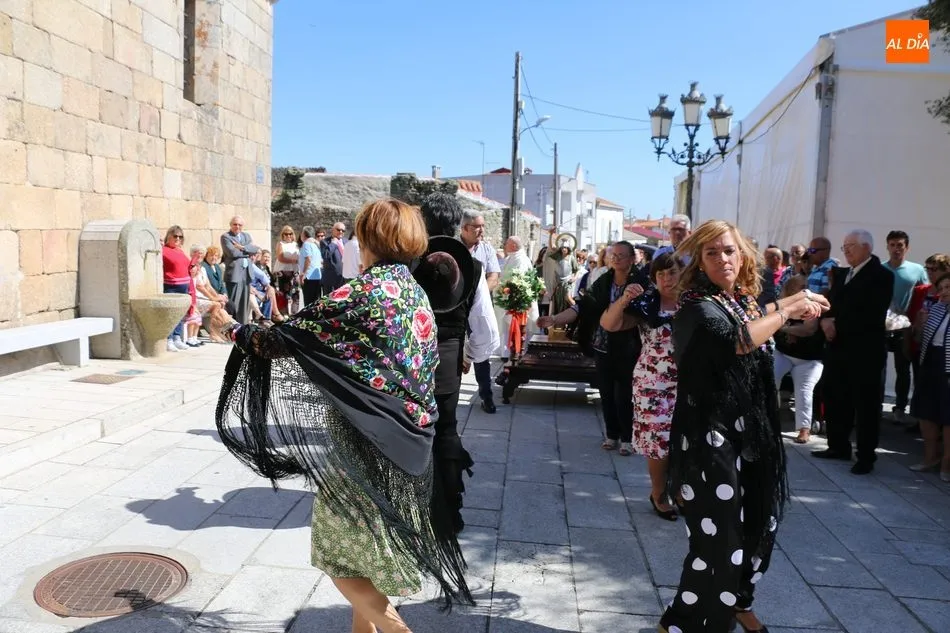 Foto 7 - Los sones de la gaita y el tamboril ponen la nota tradicional a las fiestas de San Miguel en...