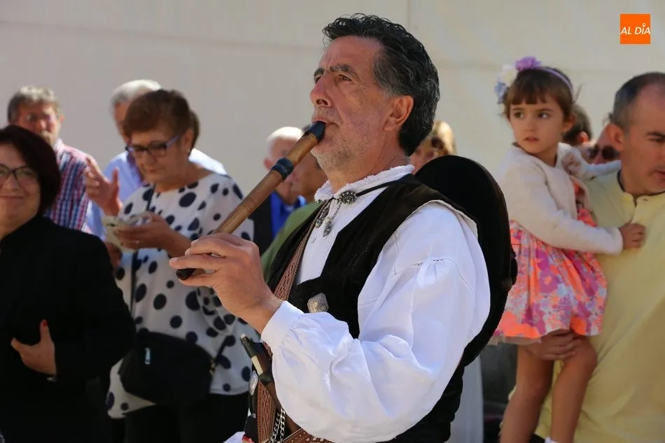Foto 5 - Los sones de la gaita y el tamboril ponen la nota tradicional a las fiestas de San Miguel en...