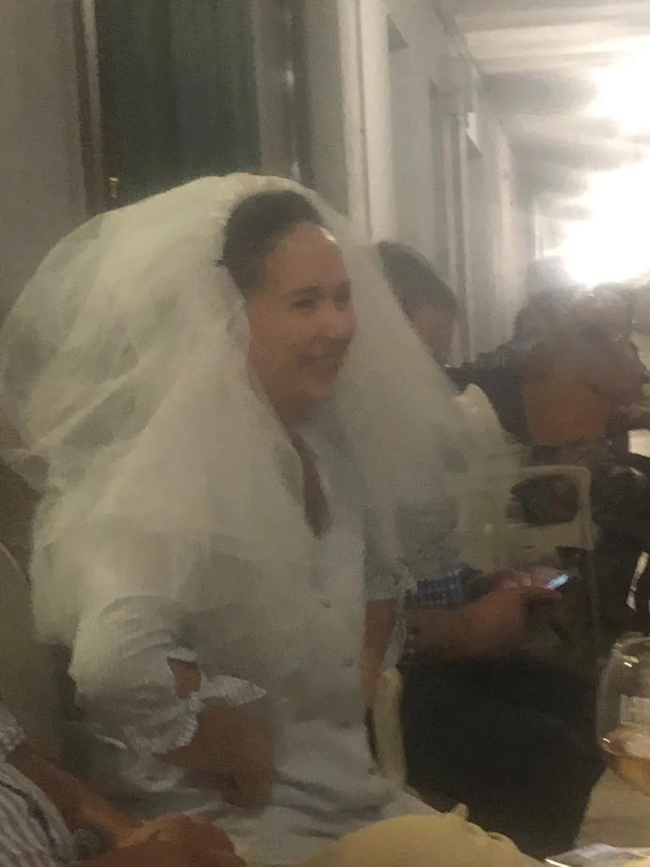 Foto 2 - Tom&aacute;s Sierra celebra su jubilaci&oacute;n en Vitigudino rodeado de familiares y amigos  