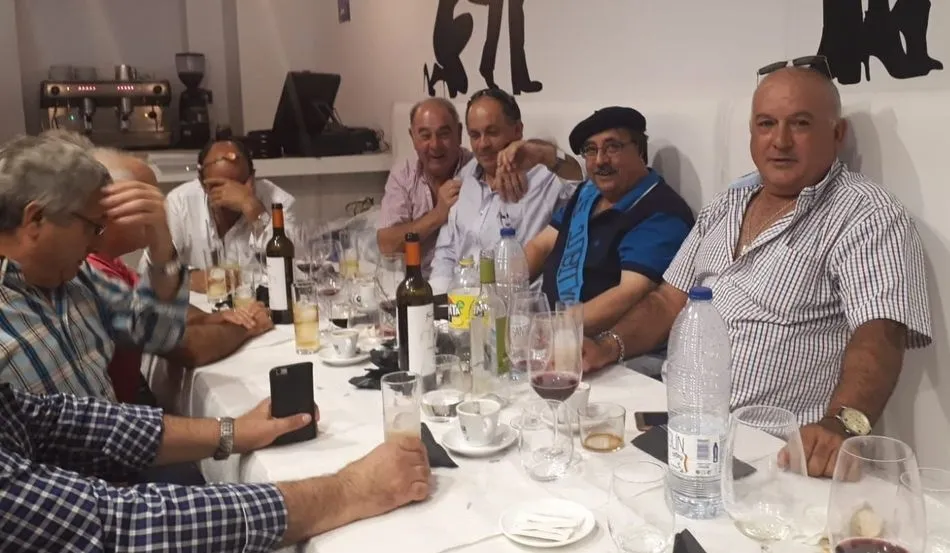 Foto 5 - Tom&aacute;s Sierra celebra su jubilaci&oacute;n en Vitigudino rodeado de familiares y amigos  