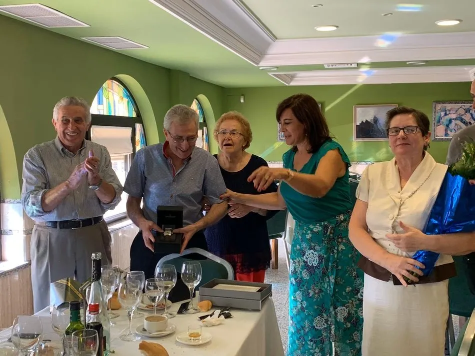Foto 2 - Comercial Anaya homenajea a &Aacute;ngel Zurdo por su jubilaci&oacute;n