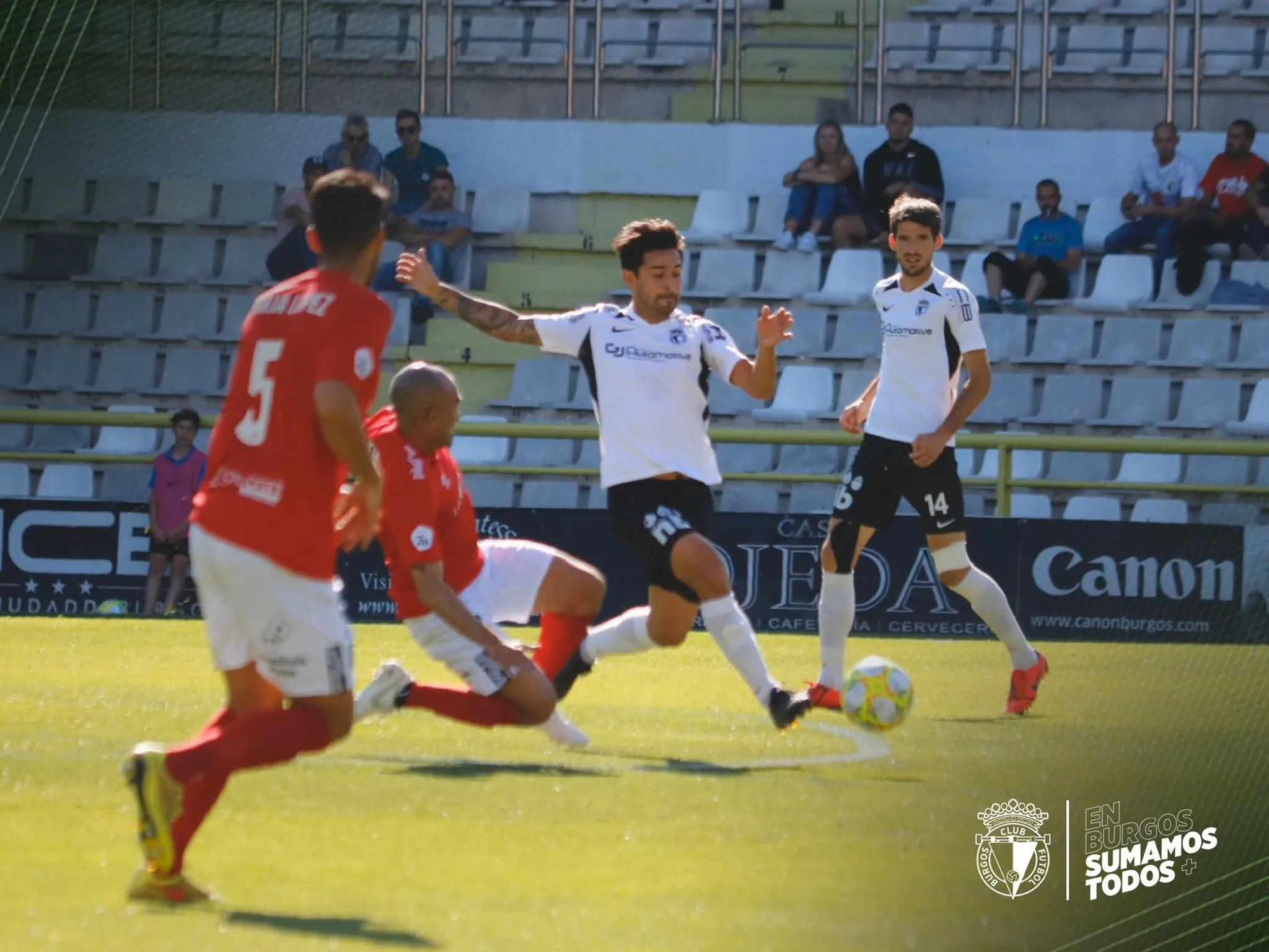 Foto 4 - El Salamanca UDS coge una bocanada de aire&hellip;&nbsp;para volver a ahogarse en Burgos (1-0)