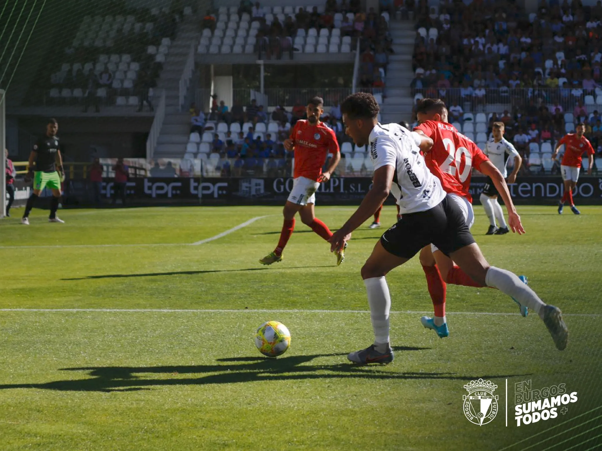 Foto 2 - El Salamanca UDS coge una bocanada de aire&hellip;&nbsp;para volver a ahogarse en Burgos (1-0)