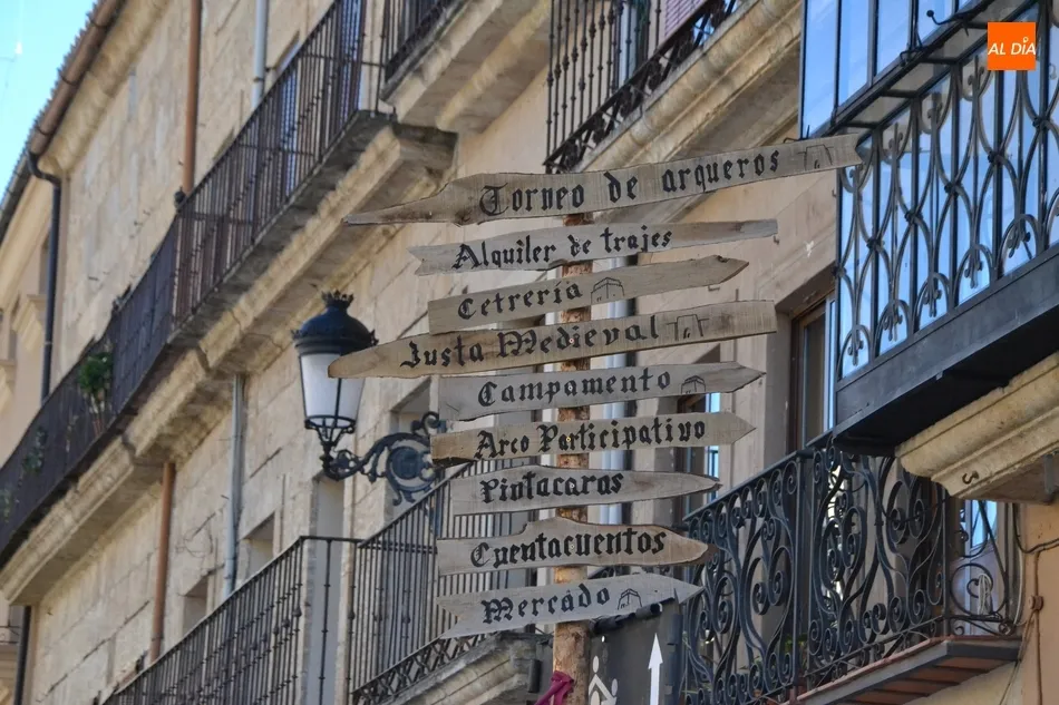 Foto 9 - El centro hist&oacute;rico se empieza a engalanar para la Feria Medieval  