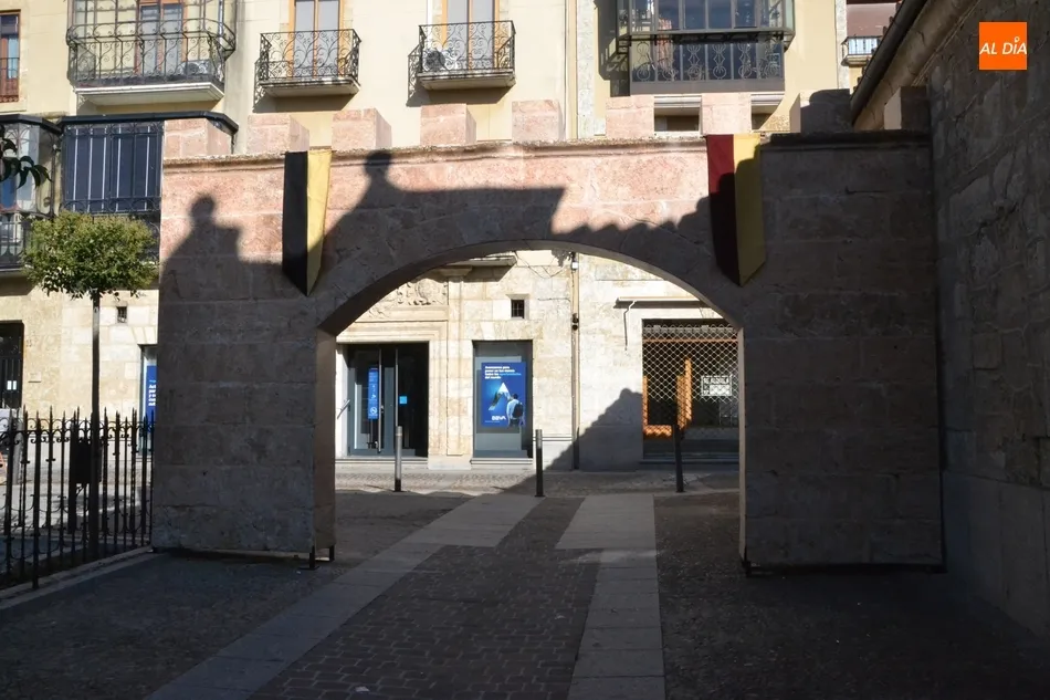 Foto 5 - El centro hist&oacute;rico se empieza a engalanar para la Feria Medieval  