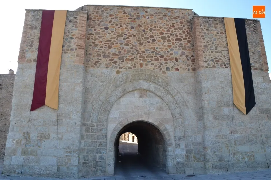 Foto 2 - El centro hist&oacute;rico se empieza a engalanar para la Feria Medieval  