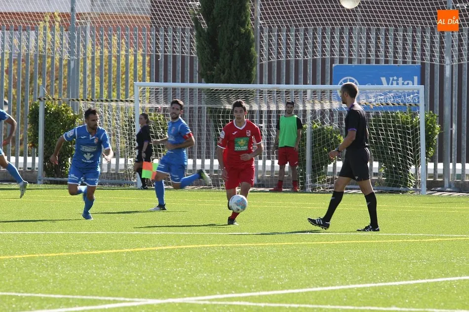 Foto 11 - El B&eacute;jar se lleva el derbi provincial frente al Pe&ntilde;aranda (0-1)