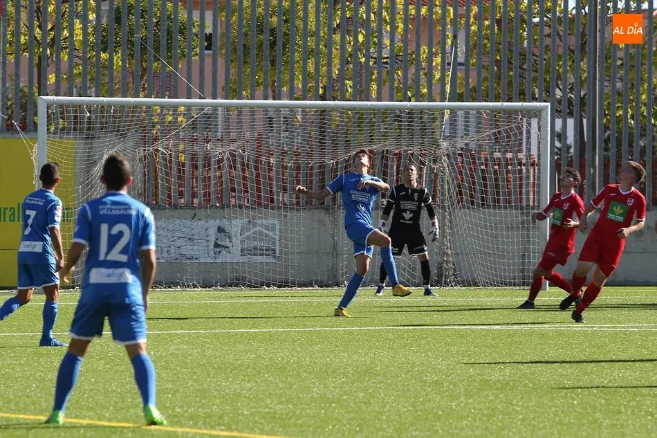 Foto 10 - El B&eacute;jar se lleva el derbi provincial frente al Pe&ntilde;aranda (0-1)
