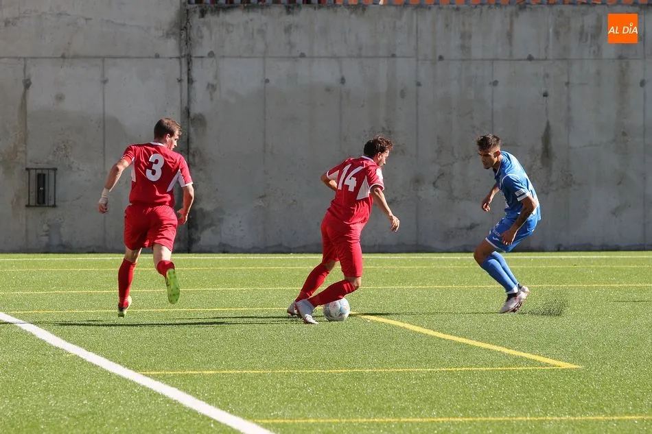 Foto 9 - El B&eacute;jar se lleva el derbi provincial frente al Pe&ntilde;aranda (0-1)