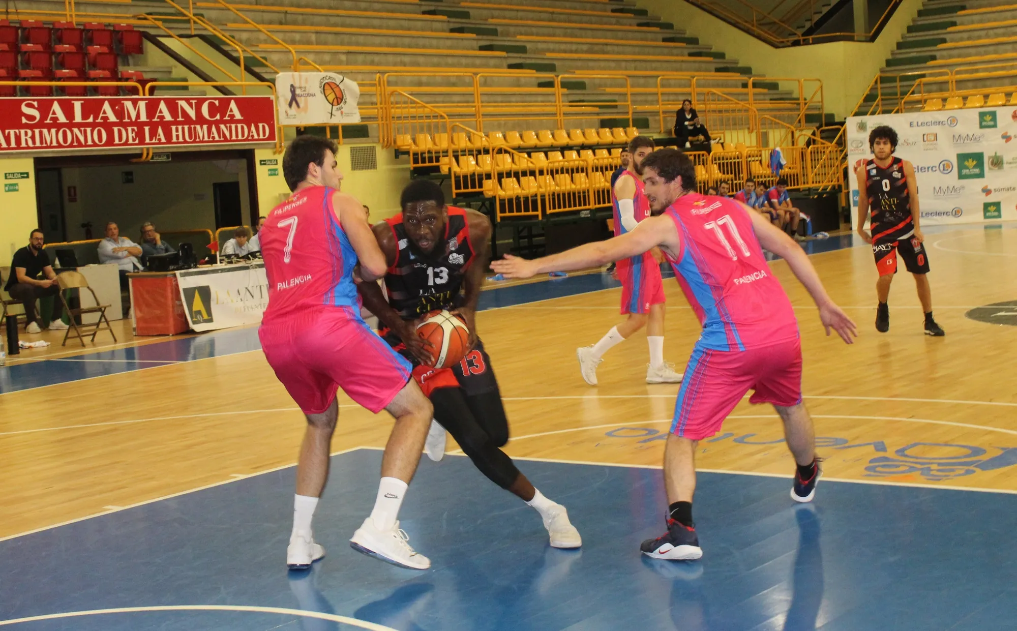 Acción del partido entre Filipenses y Usal La Antigua