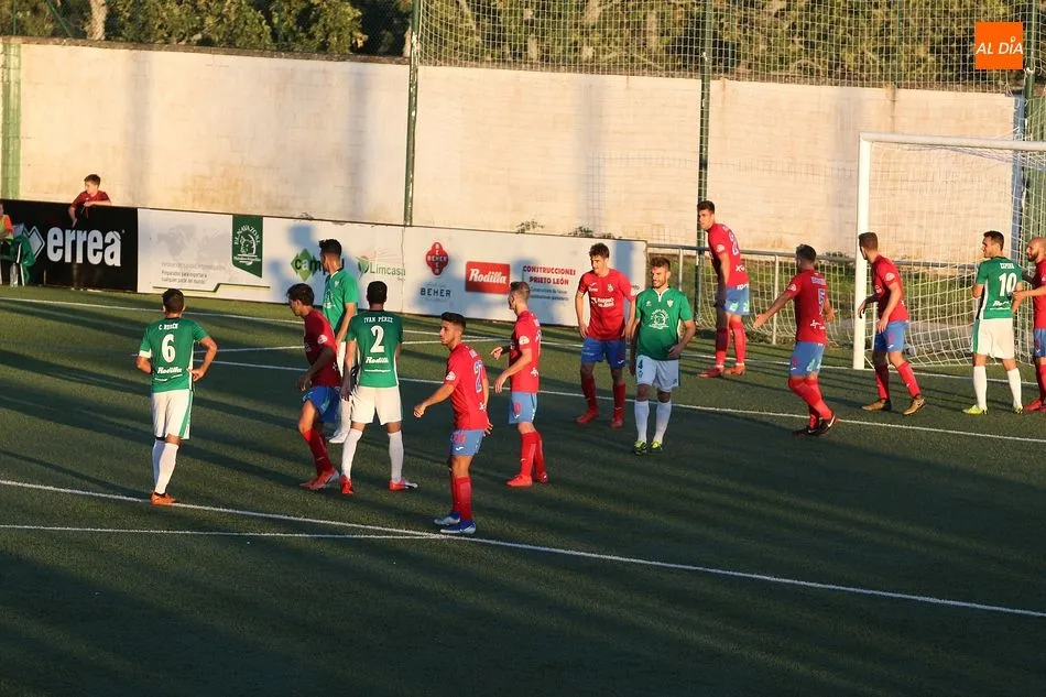 Foto 10 - El Guijuelo no puede acabar con la condici&oacute;n de invicto del Calahorra (0-0)