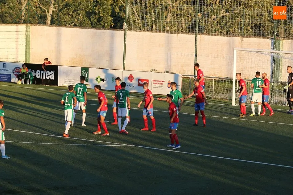 Foto 9 - El Guijuelo no puede acabar con la condici&oacute;n de invicto del Calahorra (0-0)