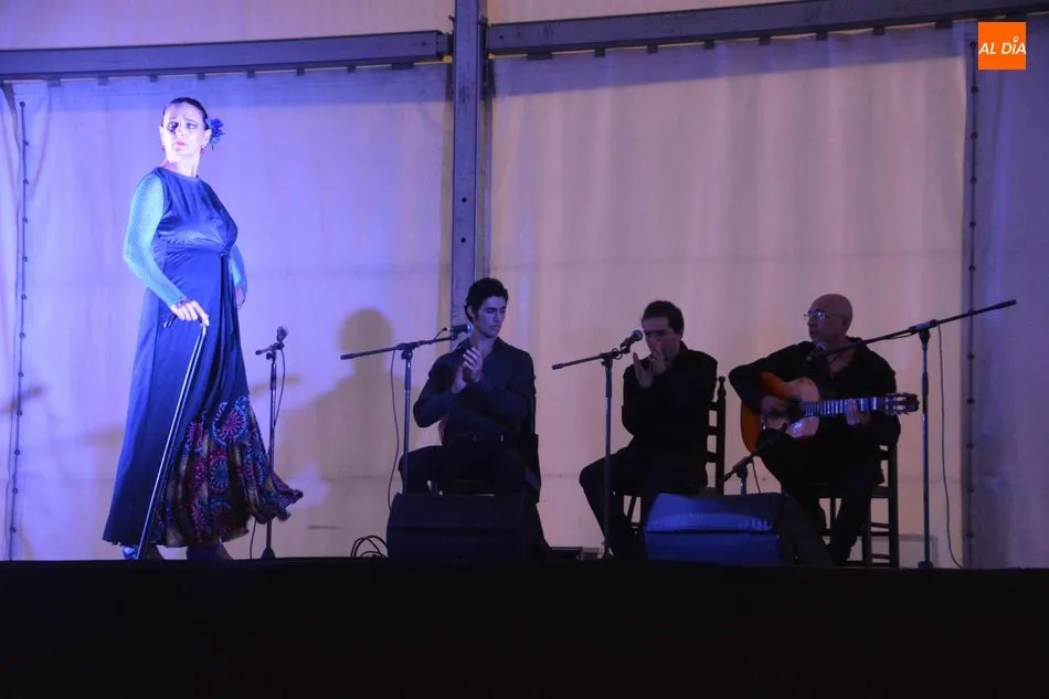 Foto 8 - Santiz se despide de sus fiestas con la actuaci&oacute;n de Rita Clar&aacute;