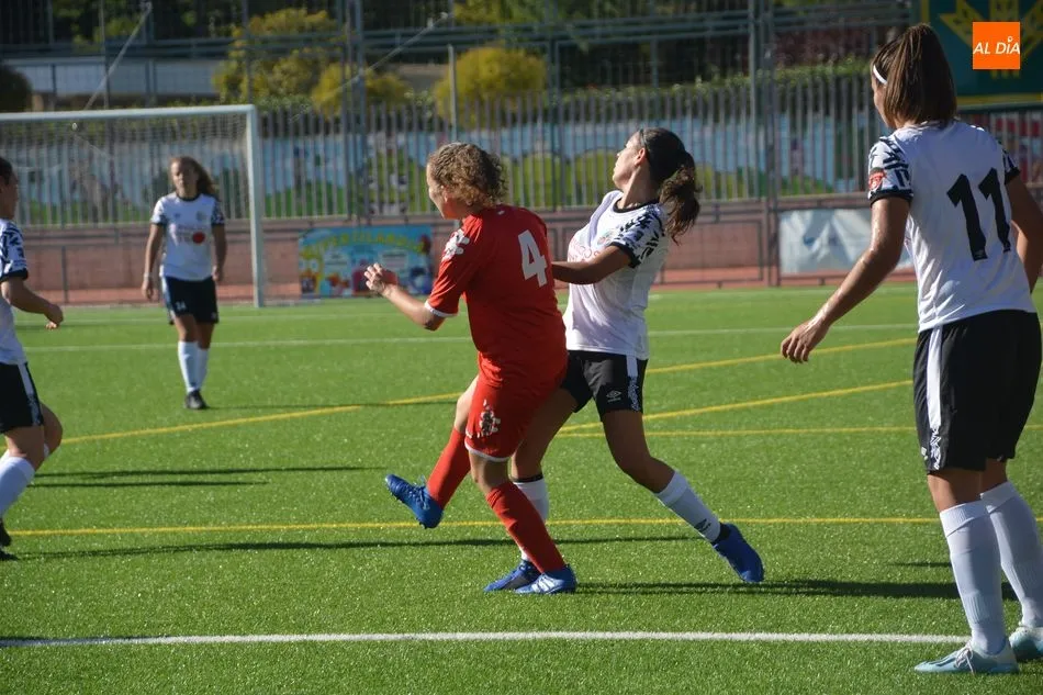 Foto 11 - El Salamanca UDS Femenino no termina de arrancar como local al perder con el Tres Cantos (2-3)