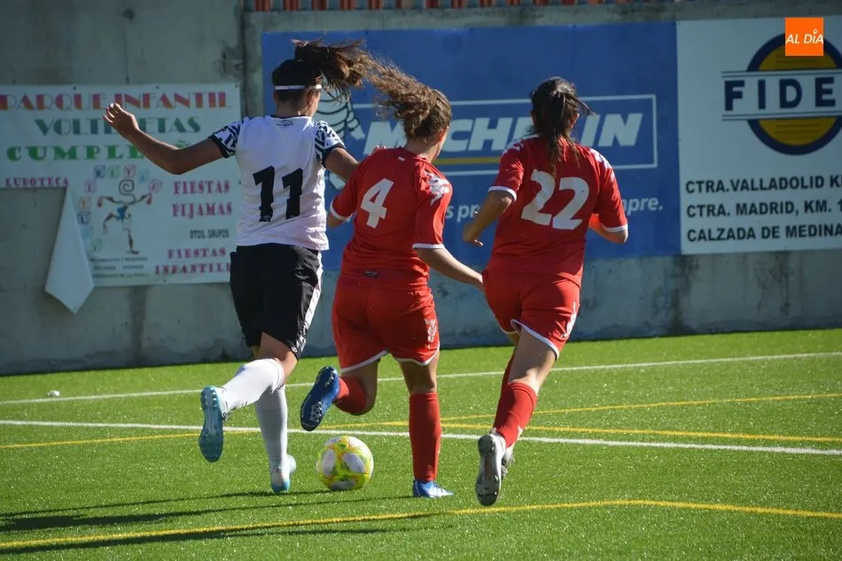 Foto 10 - El Salamanca UDS Femenino no termina de arrancar como local al perder con el Tres Cantos (2-3)