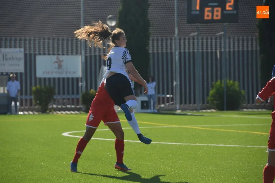 Foto 6 - El Salamanca UDS Femenino no termina de arrancar como local al perder con el Tres Cantos (2-3)