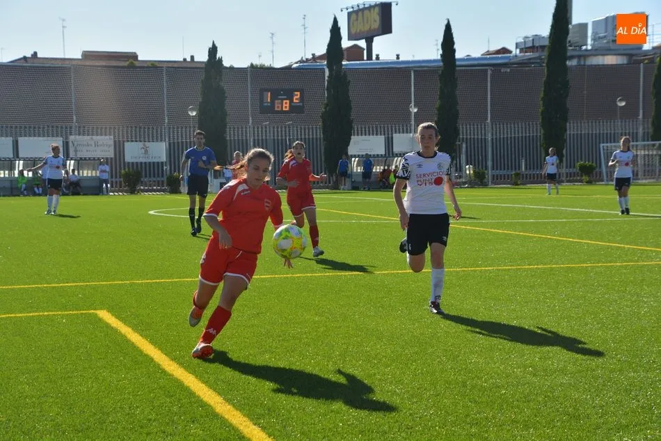 Foto 3 - El Salamanca UDS Femenino no termina de arrancar como local al perder con el Tres Cantos (2-3)