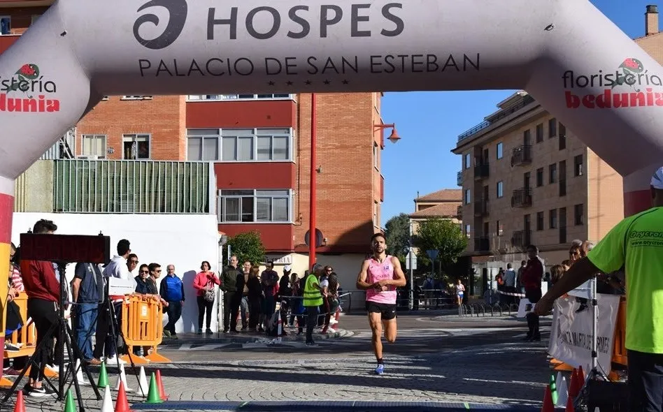 Foto 6 - Luis Fernando Alaejos, campe&oacute;n Senior del Provincial de los 10 kil&oacute;metros en Ruta  