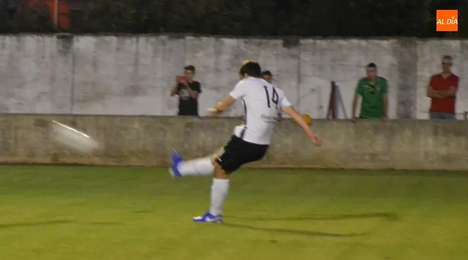 Foto 5 - El gol se resiste a Ciudad Rodrigo y Onzonilla tanto en la fase de control como en la de descontrol ...