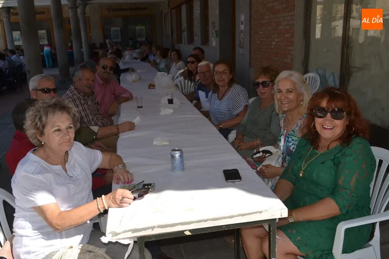 Foto 10 - M&aacute;s de mil raciones de paella festiva en honor a San Miguel
