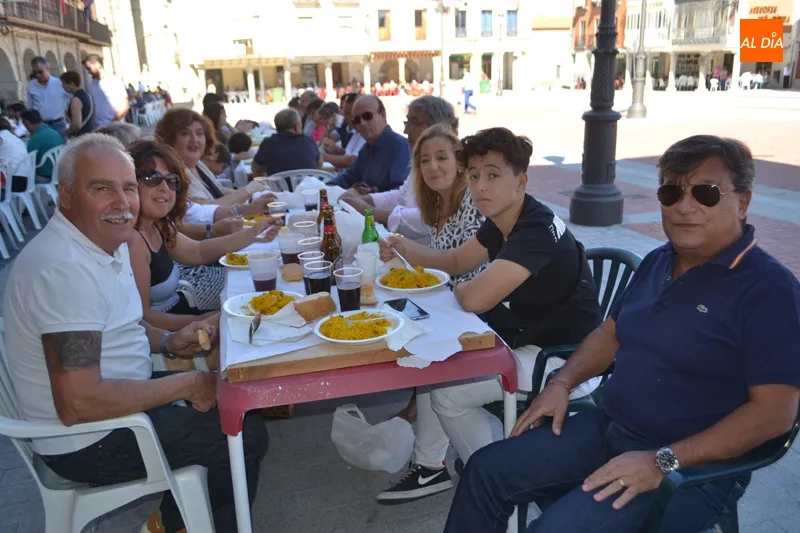 Foto 8 - M&aacute;s de mil raciones de paella festiva en honor a San Miguel