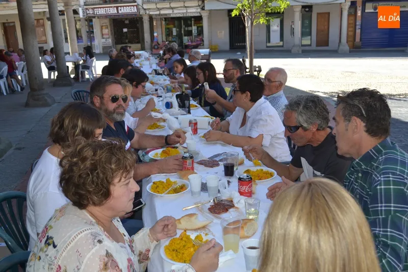 Foto 7 - M&aacute;s de mil raciones de paella festiva en honor a San Miguel