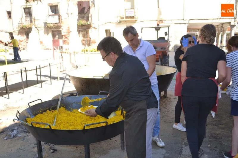 Foto 2 - M&aacute;s de mil raciones de paella festiva en honor a San Miguel