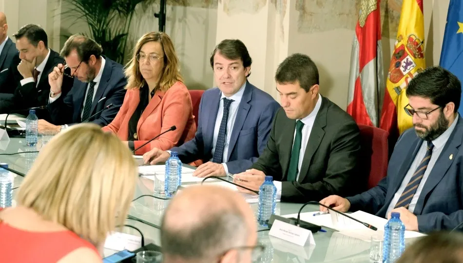 El presidente de la Junta de Castilla y León, Alfonso Fernánde Mañueco, en la primera Conferencia de Alcaldes y Presidentes de Diputación