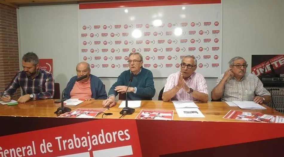 Los representantes de UGT y CCOO analizan la jornada de este martes con motivo del Día Internacional de las Personas Mayores / EP