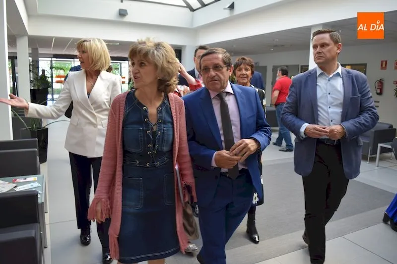 Foto 2 - La ministra de Sanidad reconoce que la dependencia "necesita una mayor dotaci&oacute;n" econ&oacute;mica...