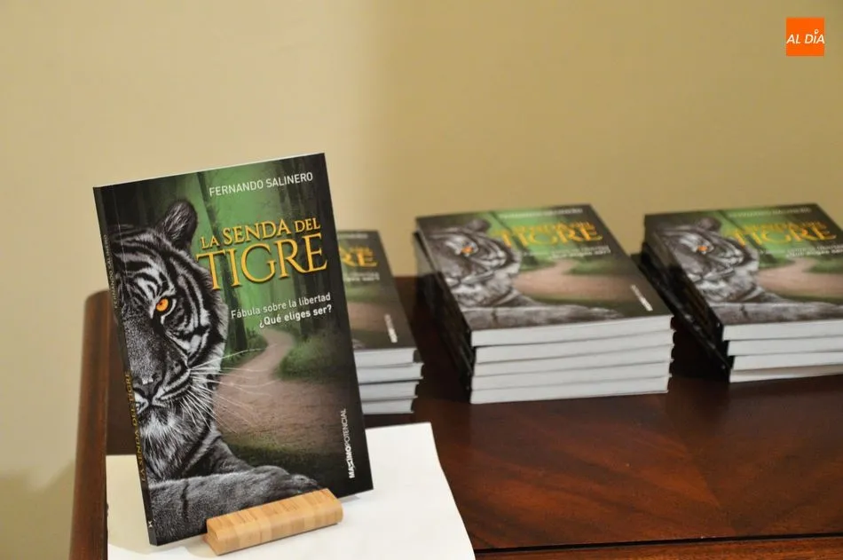 Foto 4 - Fernando Salinero presenta en la Sala de la Palabra su libro &lsquo;La senda del tigre&rsquo;