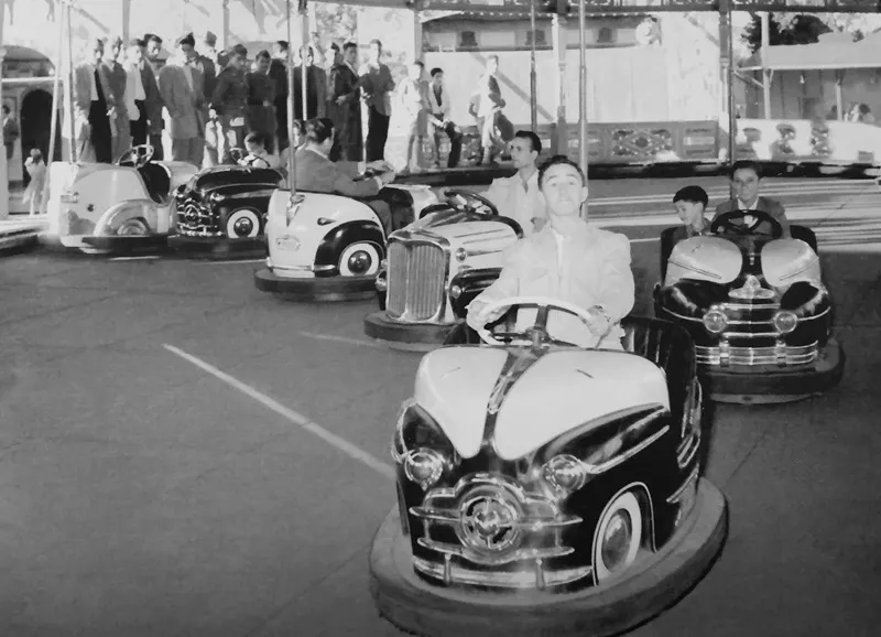 Foto 5 - Coches chocones, tiovivos y atracciones de feria en otros tiempos