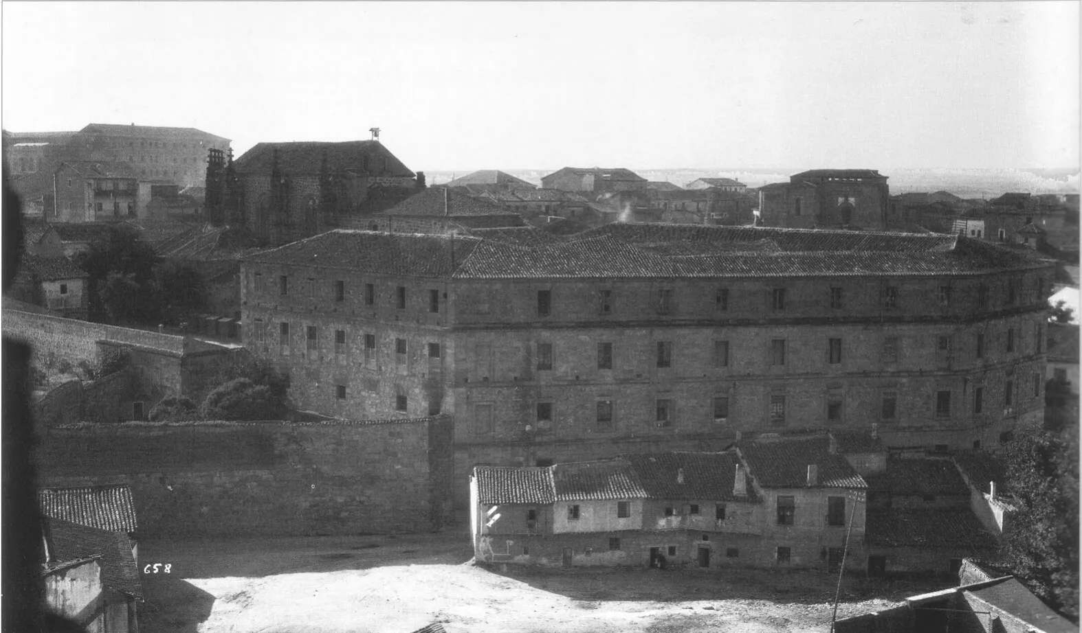 Foto 2 - La desaparecida calle de La Alberca, con la construcci&oacute;n de la Gran V&iacute;a  