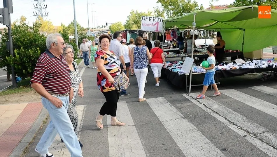 Puesto del rastro en  la avenida del Obispo Sancho de Castilla