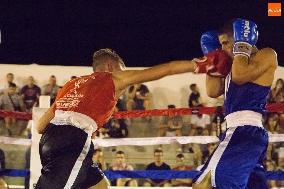 Foto 10 - Villoria vive una trepidante velada de boxeo