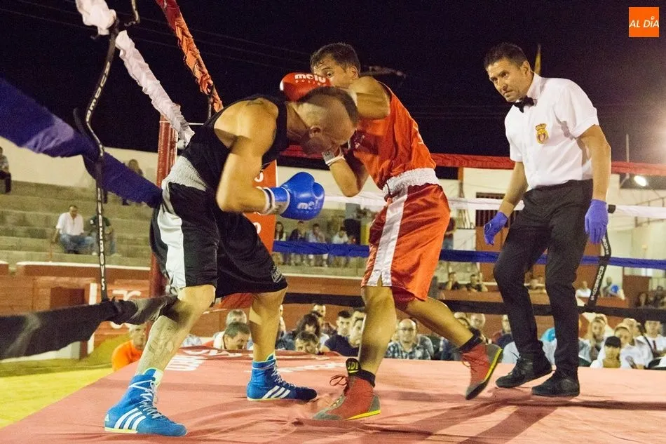 Foto 9 - Villoria vive una trepidante velada de boxeo