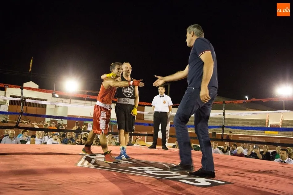 Foto 7 - Villoria vive una trepidante velada de boxeo