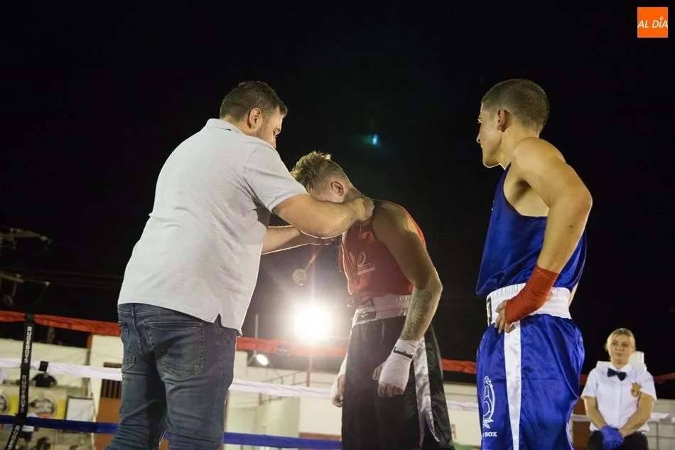 Foto 4 - Villoria vive una trepidante velada de boxeo